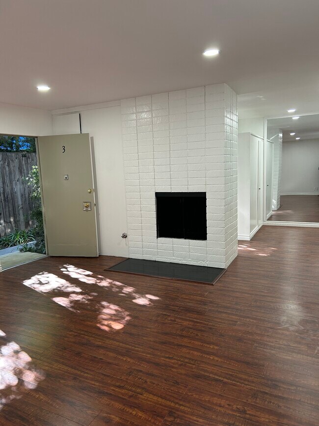 Foto del edificio - 4190 Dixie Canyon Ave