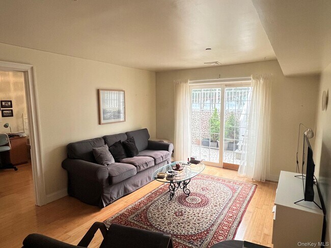Foto del edificio - 3-06-6 Soundview Ln