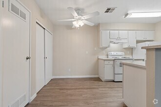 1BR, 1BA - 641SF - Dining Room - Sunset Ridge Apartments