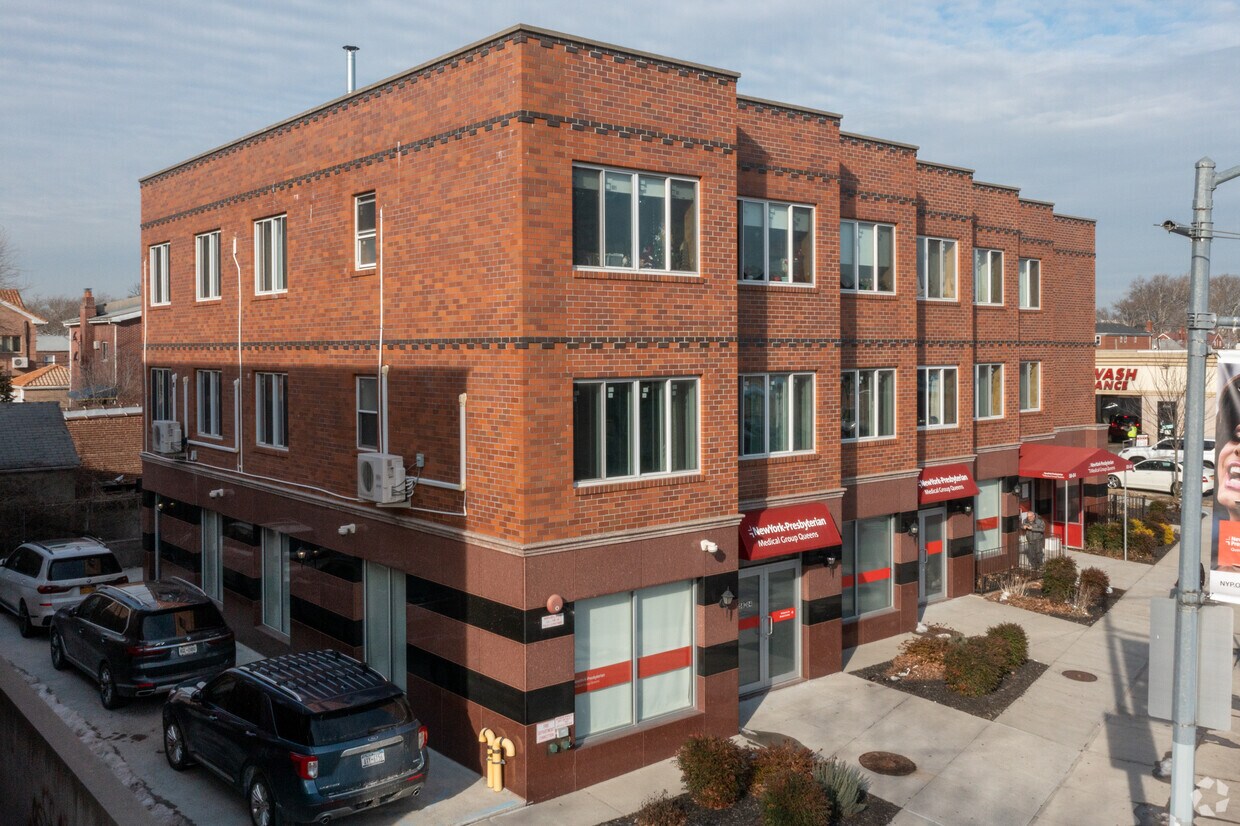 Primary Photo - 5804 Main St