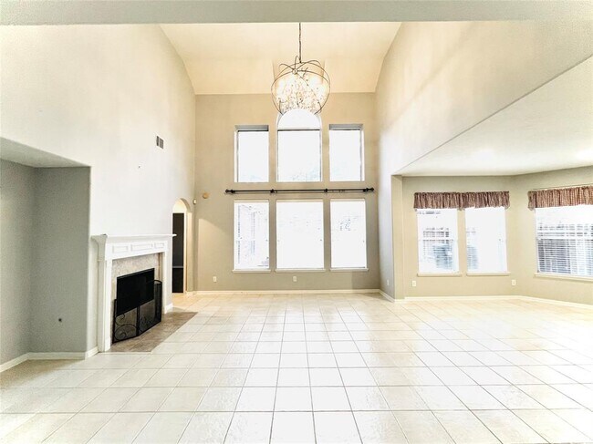 Building Photo - 10914 Silverado Trace Dr