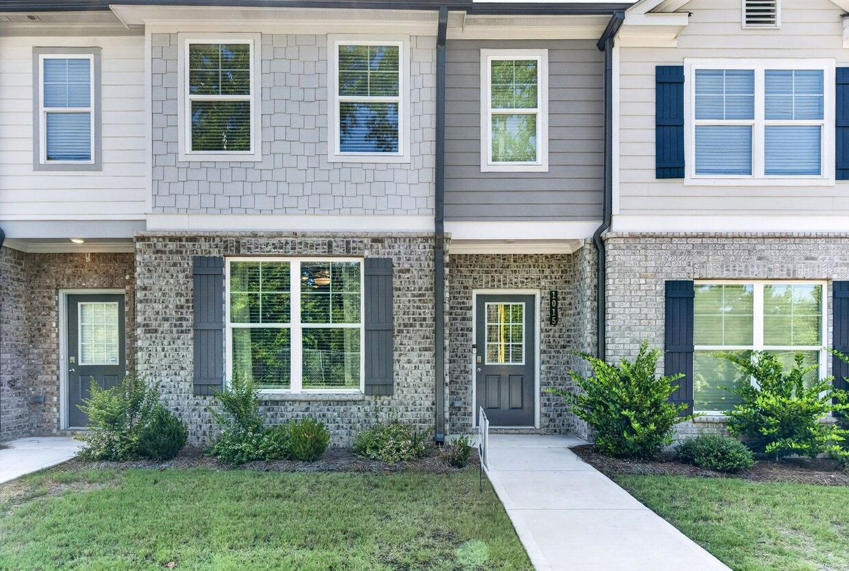 Photo - 1063 Thatchwood Avenue Nw