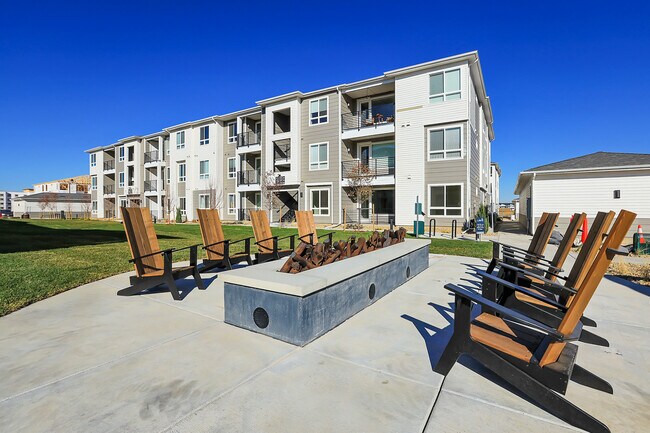 Photo - 6153 N Ceylon St Apartment