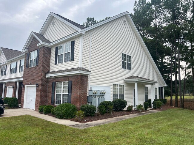 Foto del edificio - Gorgeous 3 Bedroom townhome in Carolina Forest Available Now!!