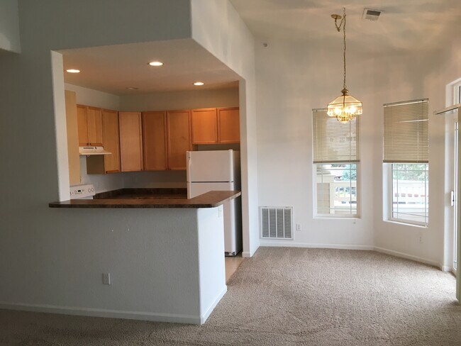 Building Photo - 8520 S Holland Ln