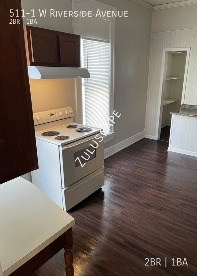 Foto del edificio - 511-1 W Riverside Avenue-