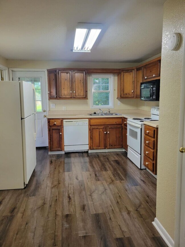 Foto del edificio - 2 BEDROOM 1 BATHROOM HOUSE FOR RENT