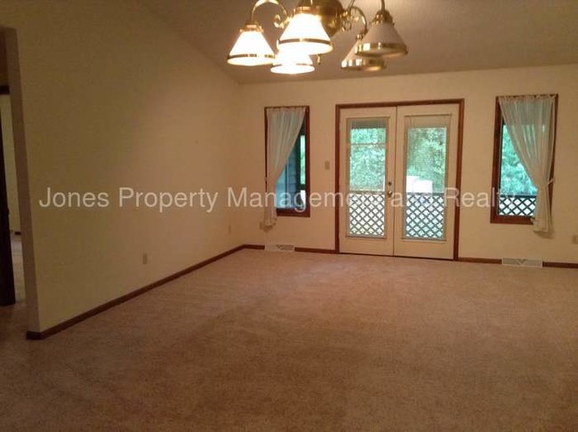 Foto del edificio - 704 Wellington Hills Cir
