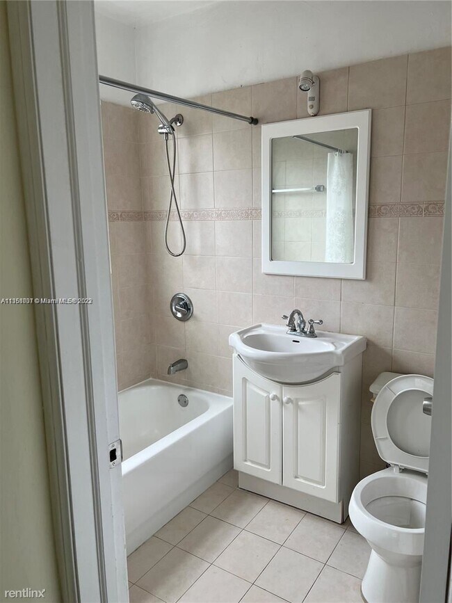Building Photo - 3 br, 3 bath House - 1683 NE 171st St # 0