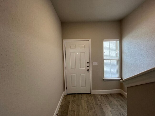 Building Photo - 7817 Savannah Brooks