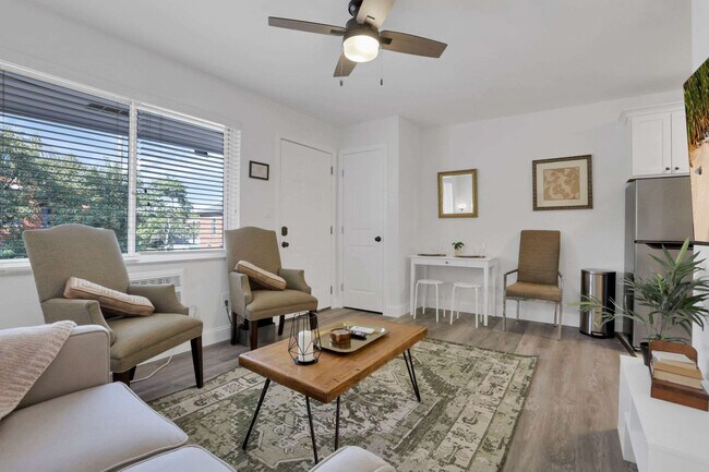 Foto del edificio - 1320 Highland St