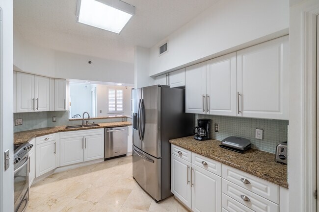 Foto del edificio - 3255 NE 184th St