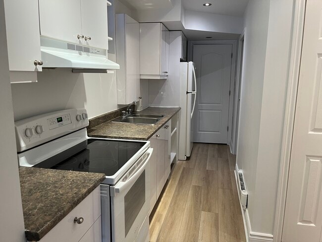 Building Photo - 4540 Av Draper