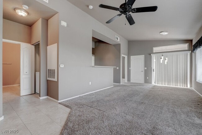 Building Photo - 2305 W Horizon Ridge Pkwy