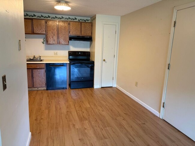 Building Photo - 904 White Cedar Blvd