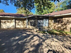 Building Photo - 3413 Urban Dr