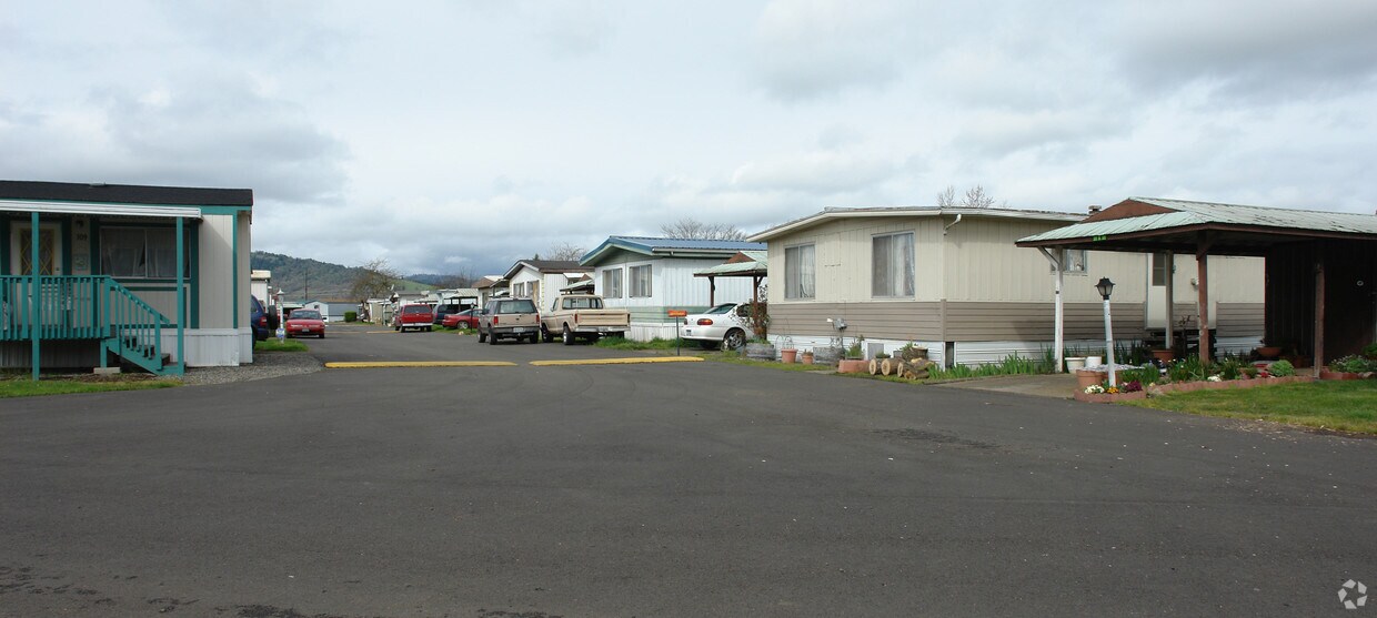 Foto del edificio - Evergreen Village