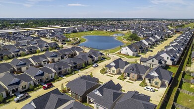 Building Photo - 18114 Greenhill Song Trl