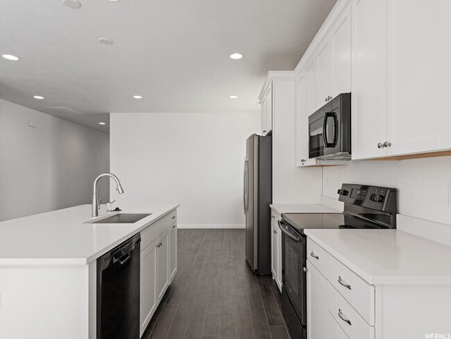 Building Photo - 2103 Wallflower Dr