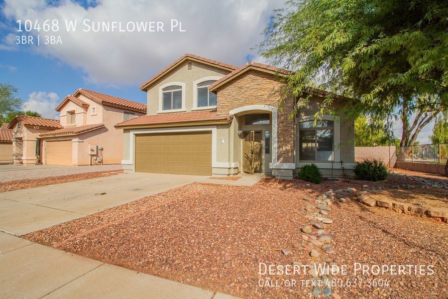 Foto principal - Amazing remodeled 3 bedroom, 2.5 bath hous...