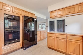 Building Photo - 2004 Sleepy Hollow Dr