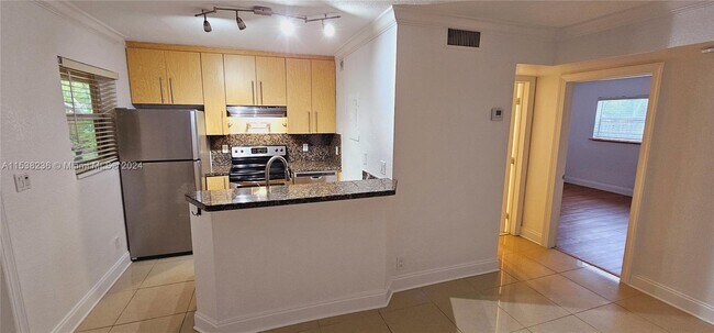 Foto del edificio - 811 NE 14th Pl