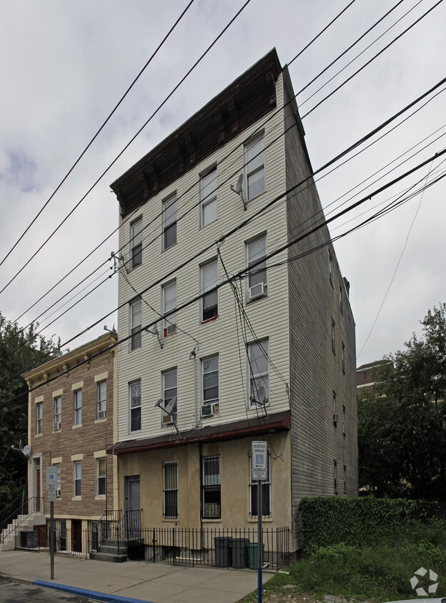 Primary Photo - 212 15th St