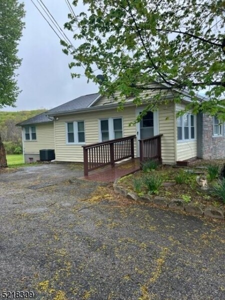 Building Photo - 269 Davis Rd