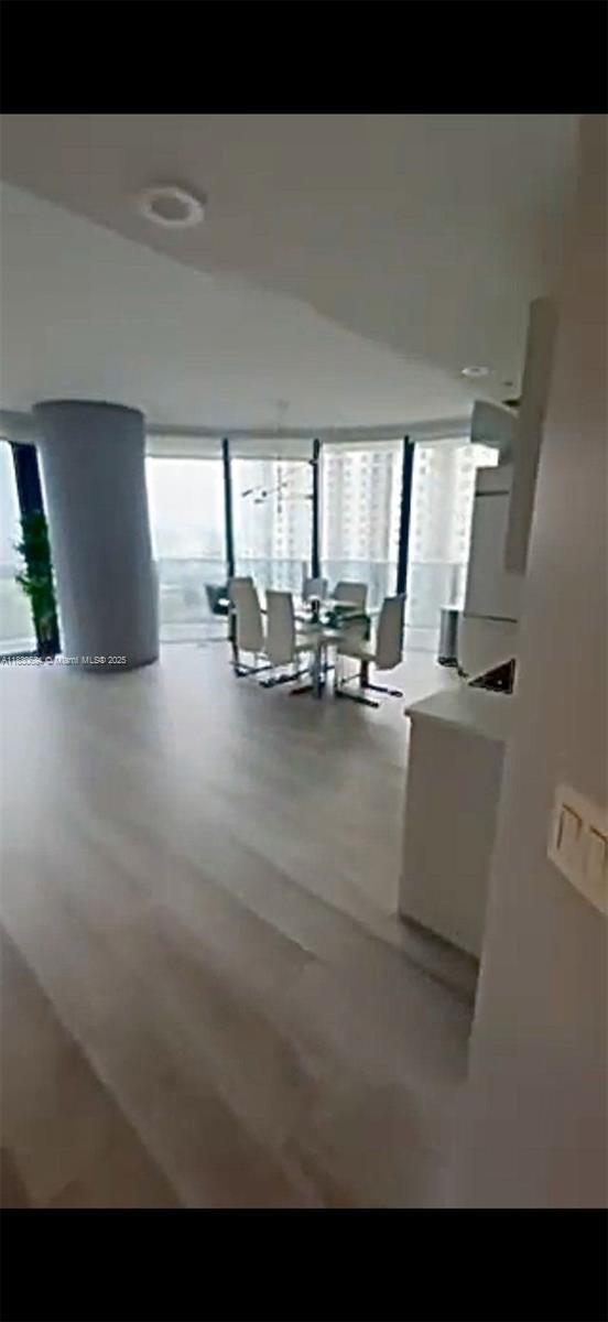 Foto del edificio - 45 SW 9th St