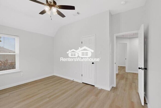 Foto del edificio - Renovated Home is Established Plano Neighborhood