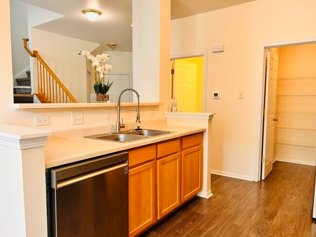Foto del edificio - 24121 Walnut Cir