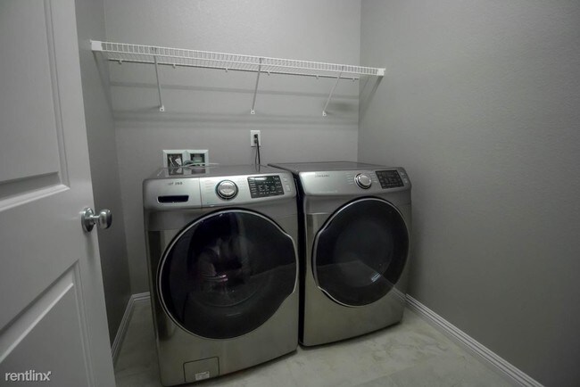 Building Photo - 3 br, 2.5 bath Townhome - 3207 Arco Ave