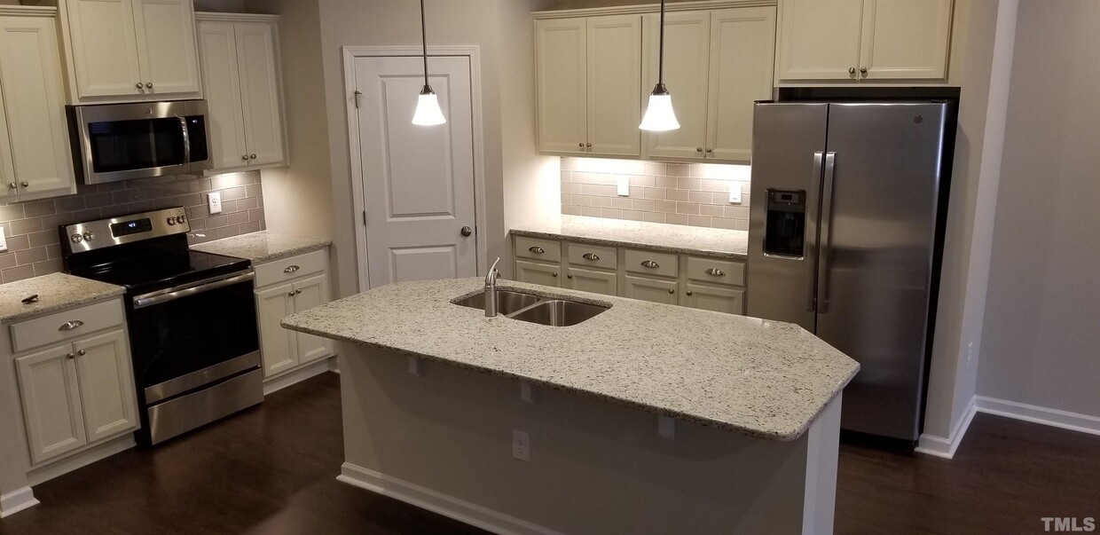 Foto principal - 3626 Buffaloe Rd