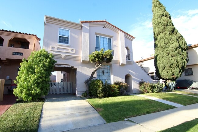 Building Photo - 9217 Alcott St