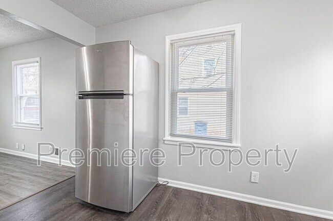 Building Photo - 3025 S Norwood Ave