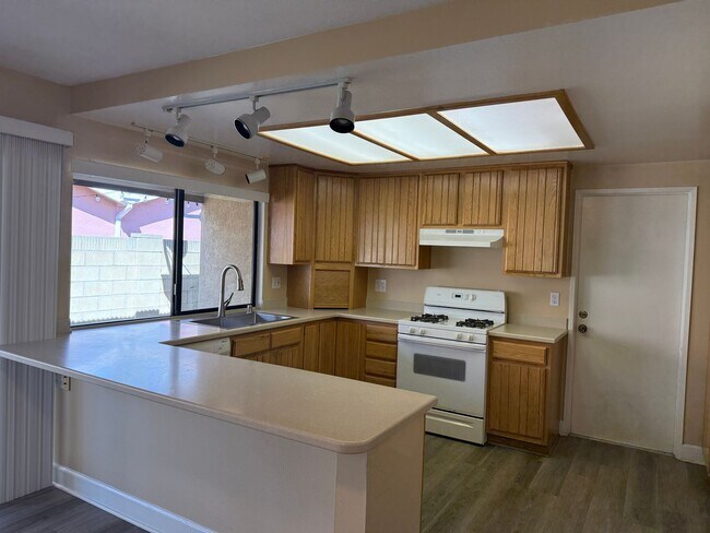 Building Photo - 3 Bedroom, 2 Bathroom Single Story Home in...