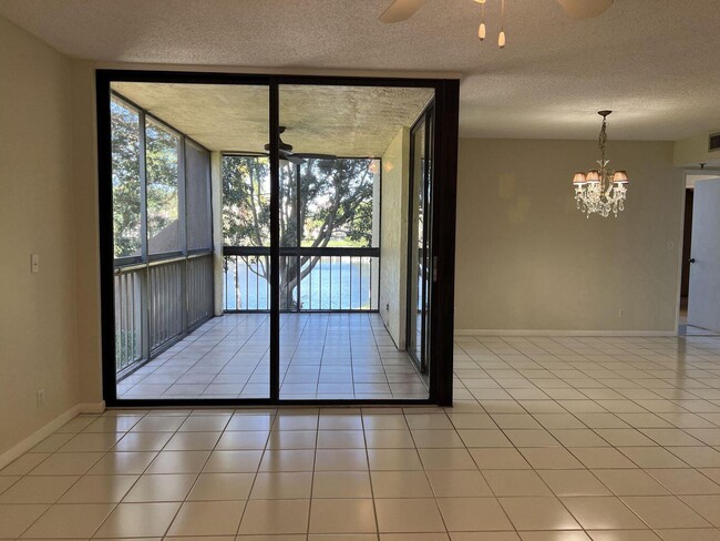 Building Photo - 955 Egret Cir