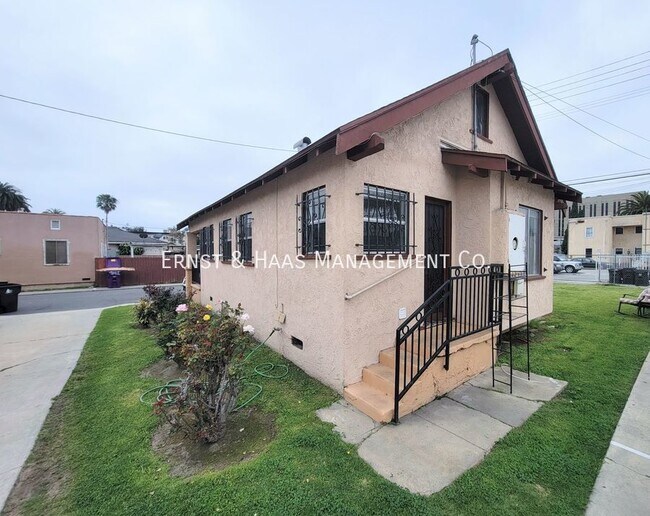 Foto del edificio - Charming 1+ Bedroom California Bungalow home!