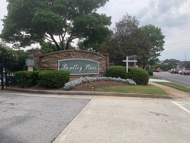 Entrada - Bentley Place
