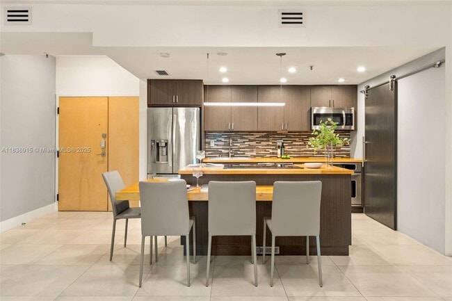 Foto del edificio - 9755 NW 52nd St