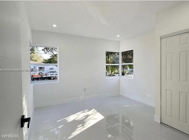 Foto del edificio - 5 br, 2 bath House - 103 NW 68th Ter # 103