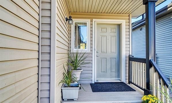 Photo du bâtiment - 308 Gibb Close NW