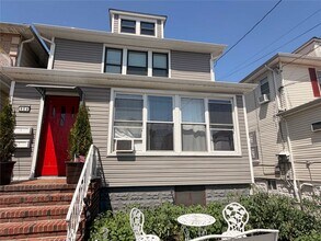 Building Photo - 906 76th St