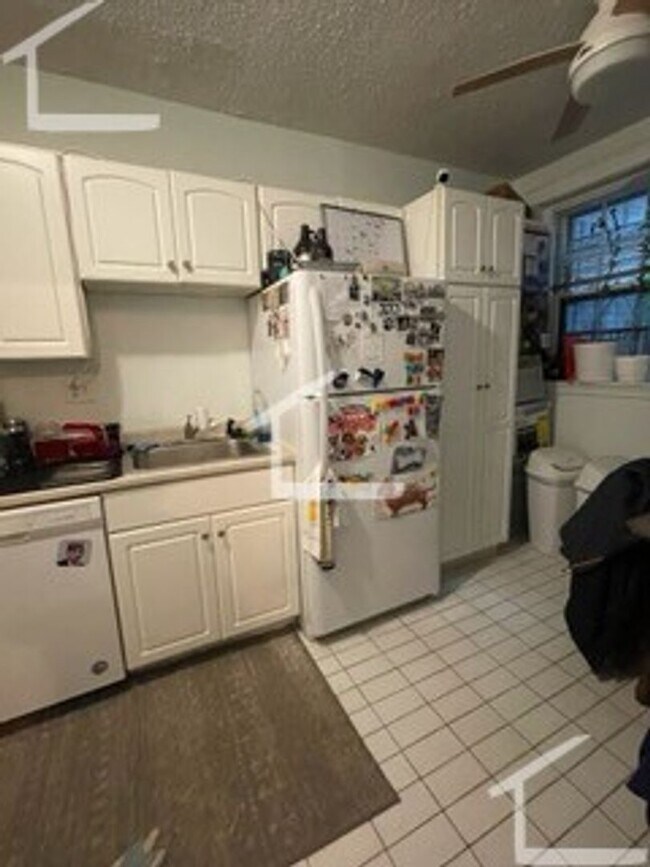 Foto del edificio - Well kept 2 bed unit in a prime location w...