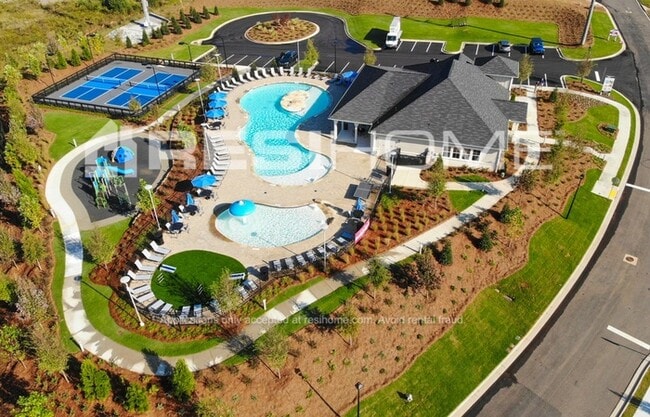 Foto del edificio - 84 Rockaway Dr N