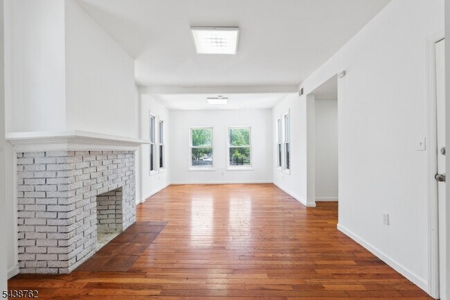Building Photo - 1043 Hunterdon St