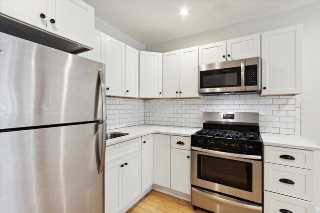 Building Photo - 2318 N Myrtlewood St