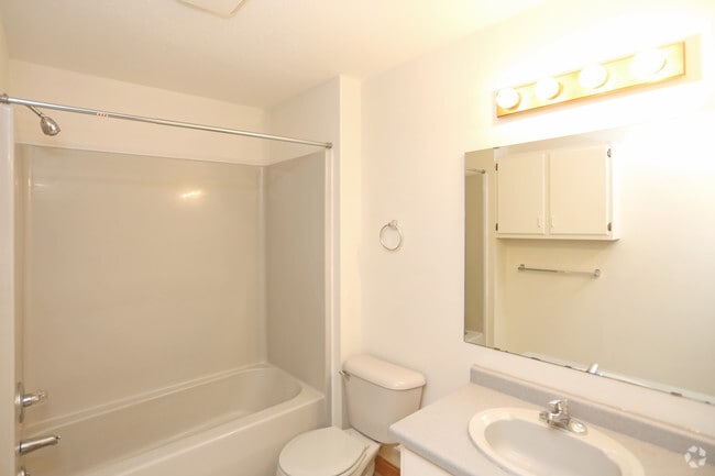 2HAB, 1BA -1,100 ft² - Sherman Oaks Apartments