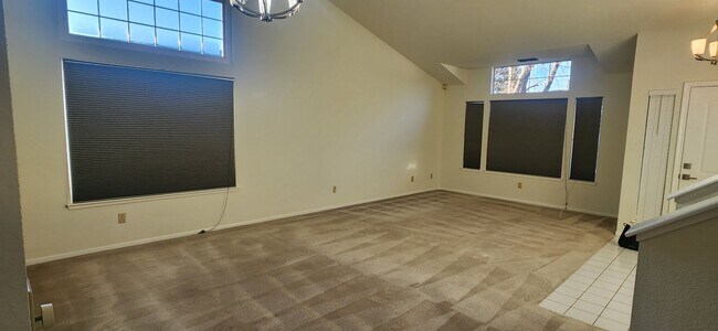 Foto del edificio - 4 Bedroom Home in Elk Grove