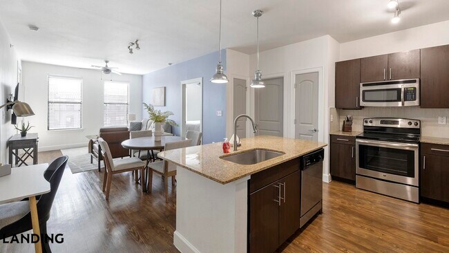 Foto del edificio - 5275 Town and Country Blvd